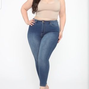 Fashion Nova medium Wash Jean's